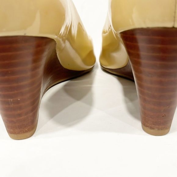Tory Burch Lowell Genuine Patent Leather Peep Toe Wedge Tan Shoes Sz 9.5 - Picture 5 of 11
